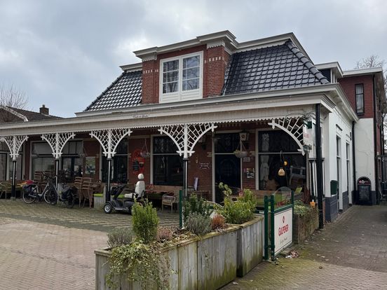 Handhaving ingezet bij café Onder de Linden Vries: huurder spreekt van 'machtsmisbruik'