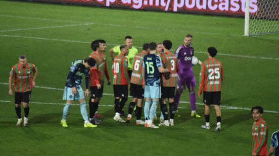 LIVE | NEC op 2-2 tegen Ajax, maar met tien man na rode kaart