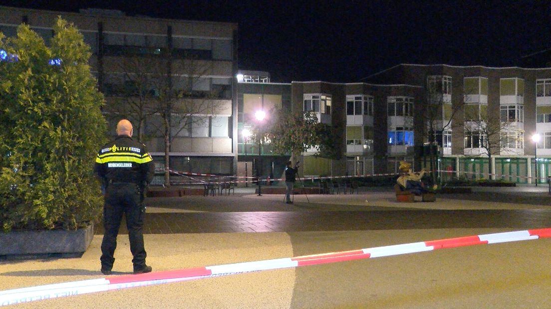 Het Stadhuisplein in Vlissingen werd na de schietpartij onderzocht en afgezet door de politie