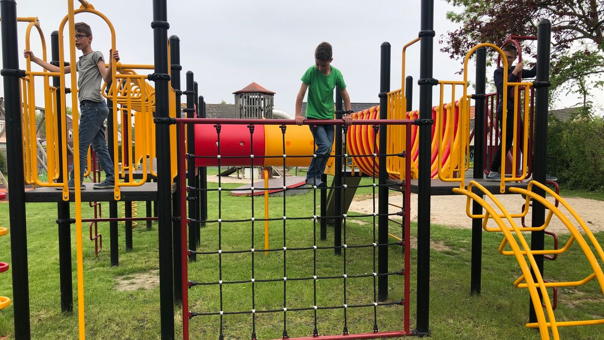 Druppelsgewijs gaan de speeltuinen weer open