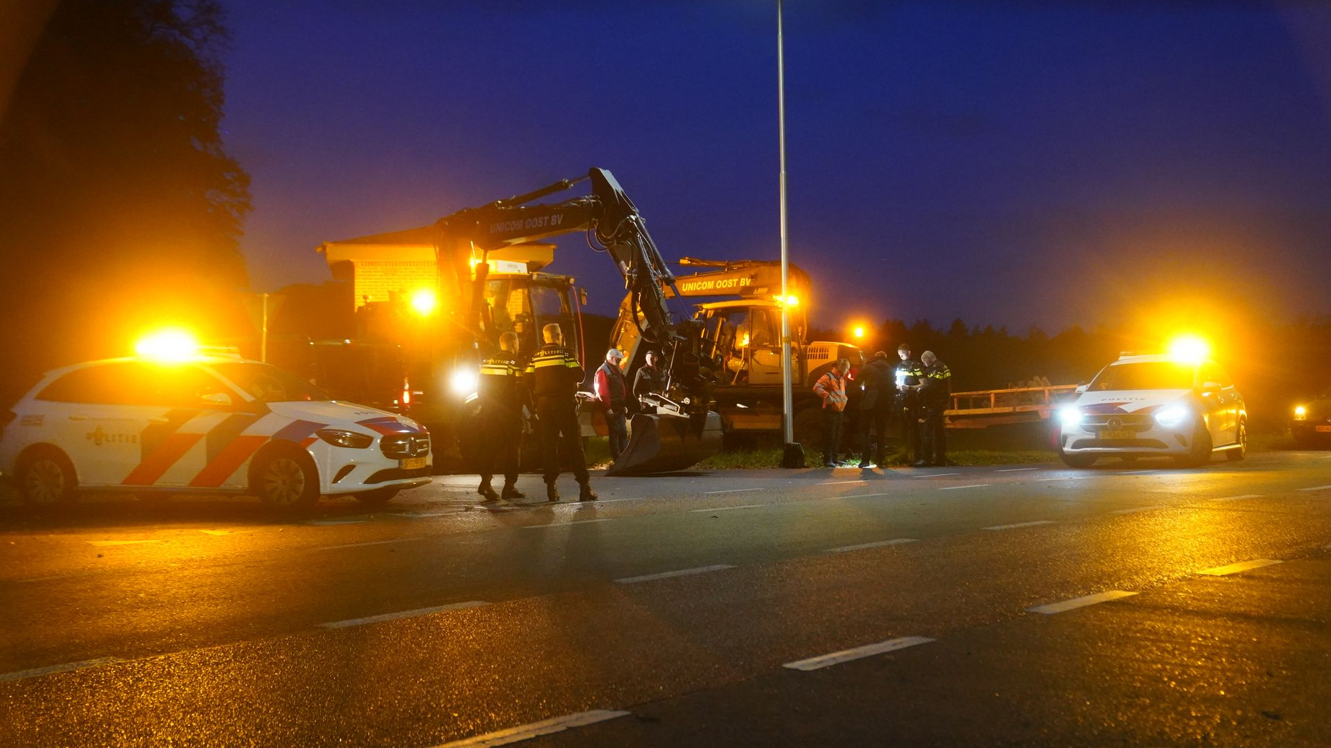 Fietser ontsnapt ternauwernood bij aanrijding met graafmachine