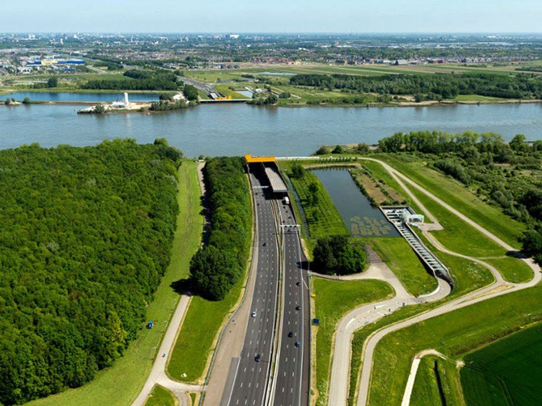 Een nieuwe rijksweg moet de Heinenoordtunnel ontlasten