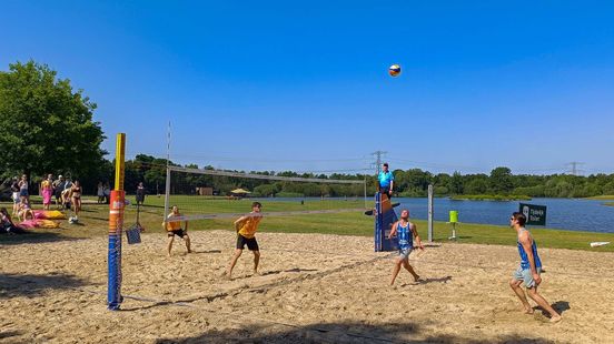 Maar één dag beachvolleyballen in Almelo en Wierden: 'Nog nooit meegemaakt!'