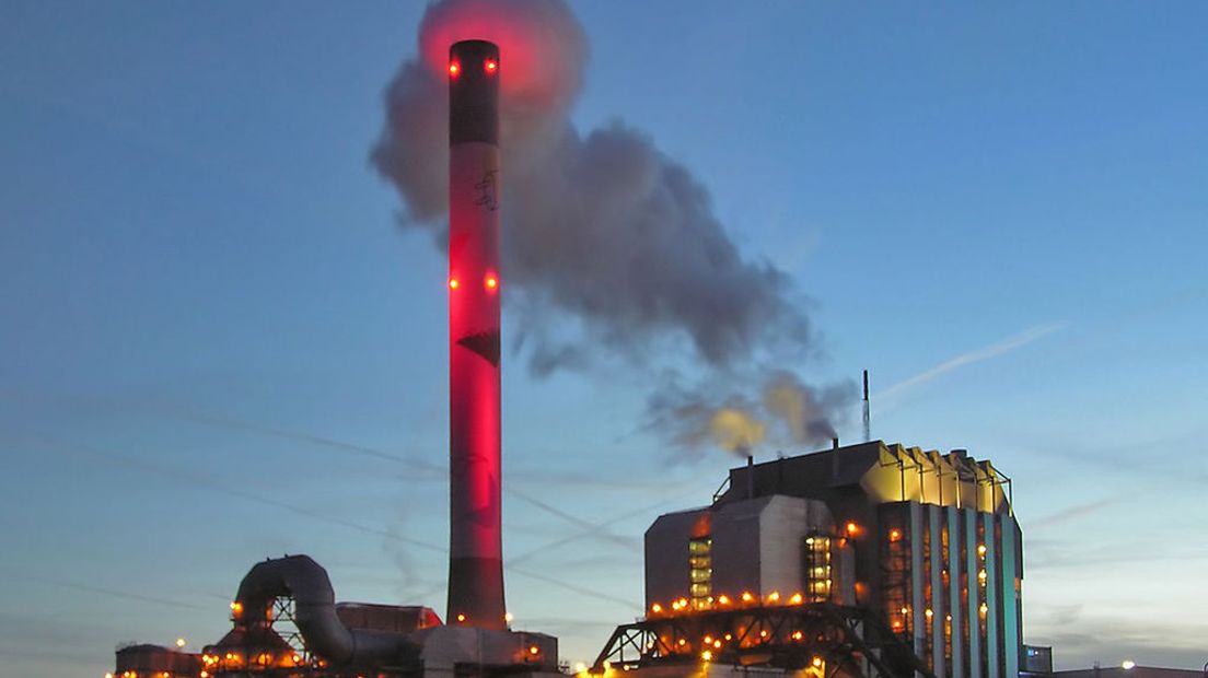In de elektriciteitscentrale Gelderland in Nijmegen is het grote aftellen begonnen. In de nacht van zondag op maandag gaat de centrale definitief uit bedrijf. Dat is het gevolg van het twee jaar geleden gesloten energieakkoord waarin werd afgesproken dat een aantal oudere kolengestookte centrales dicht zou gaan.