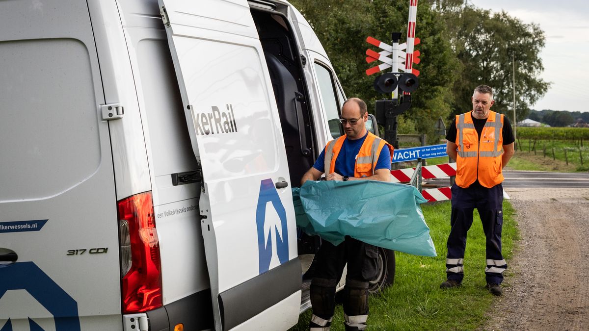 Dinsdagavond tussen Holten en Rijssen nog een staaf van spoor gehaald