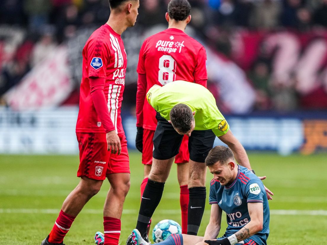 Sebastian Szymanski kon na de rust niet meer verder bij Feyenoord in het uitduel met FC Twente