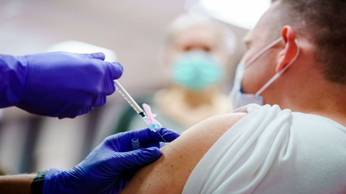 Huisartsen in Zeeland zijn al begonnen met het vaccineren tegen het coronavirus.