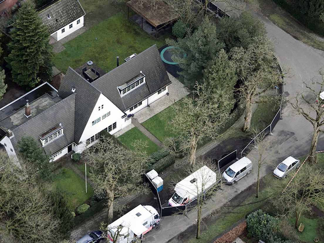 Luchtfoto van het huis van Koen Everink waar hij begin maart dood werd gevonden