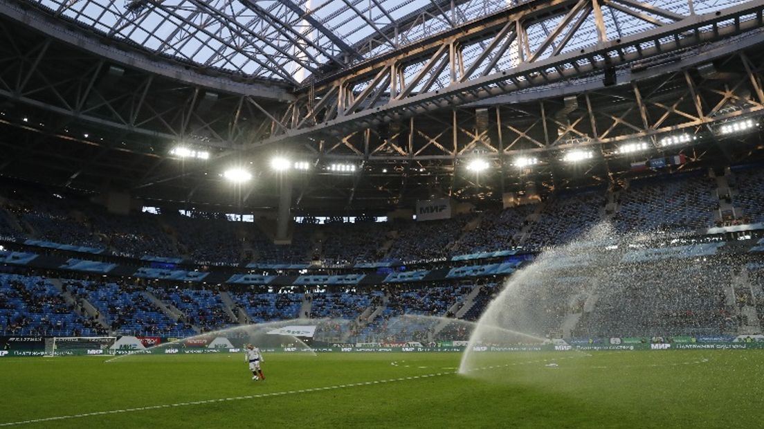 Het bedrijf uit Drouwen levert gras voor het stadion van Zenit Sint-Petersburg (Rechten: EPA/Anatoly Maltsev)