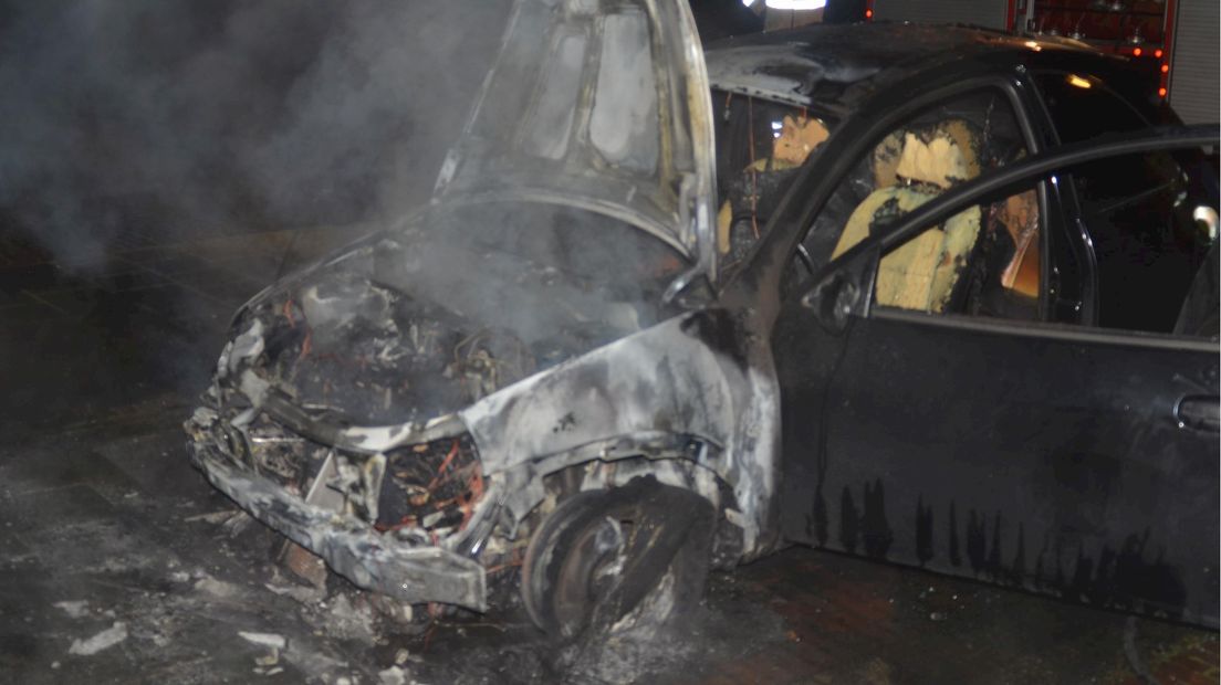 Vier auto's branden uit in Deventer