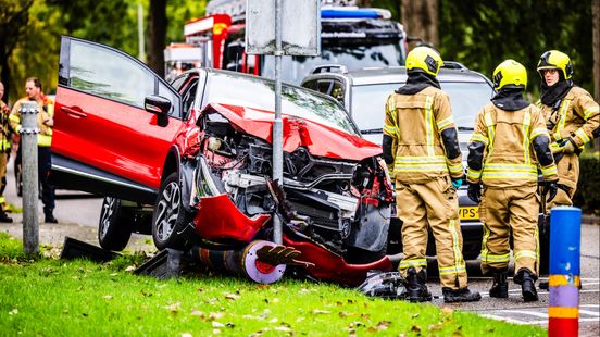 Veel schade na ongeluk, bestuurder blijft ongedeerd