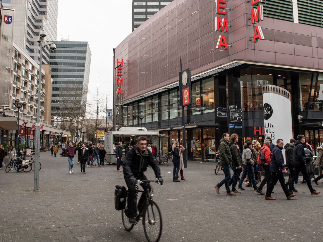 De Hema in Rotterdam op archiefbeeld