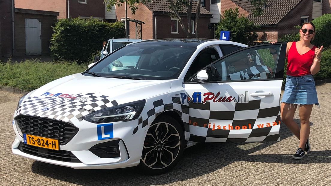 Een van de geslaagde cursisten van rijschool Profiplus uit Steenwijkerwold