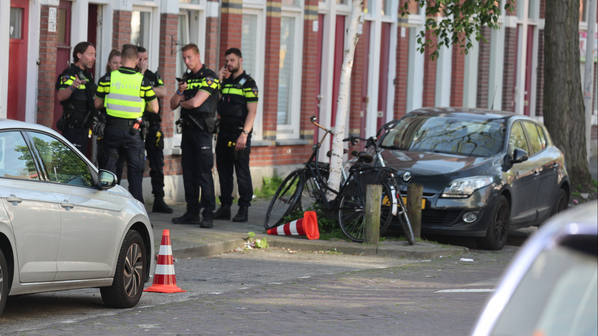 Man Met Vuurwapen Op Straat, Politie Lost Waarschuwingsschoten - Omroep ...