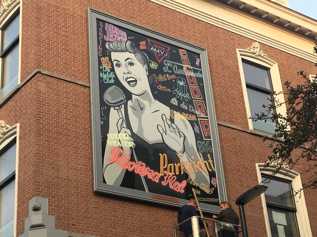Portret van Rita Reys op de hoek Oude Binnenweg/Jacobusstraat, als onderdeel van de Strip- en Jazzroute Rotterdam Jazz Artists Memorial (R’JAM)