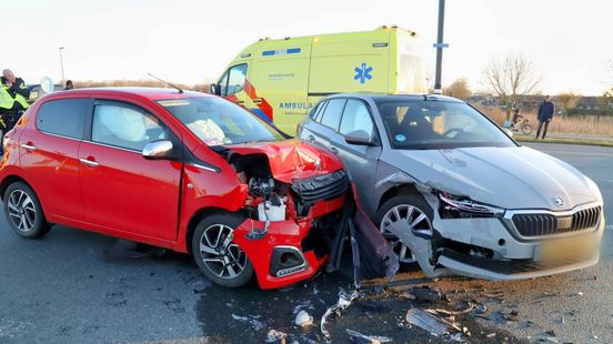 Botsing op viaduct • woningbrand