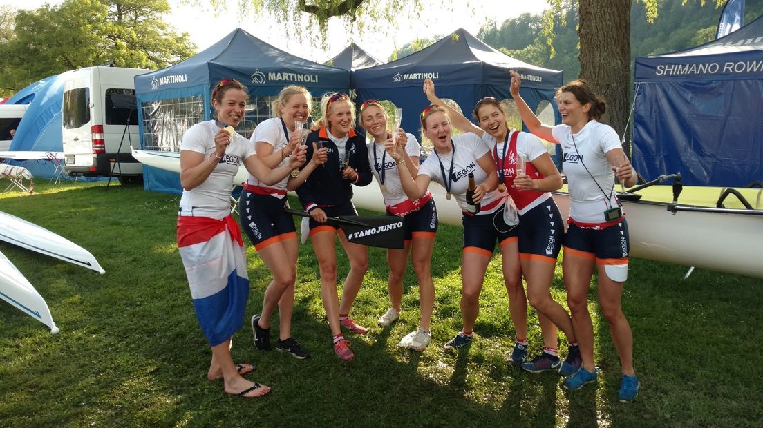 De vrouwen acht met rechts Sophie Souwer