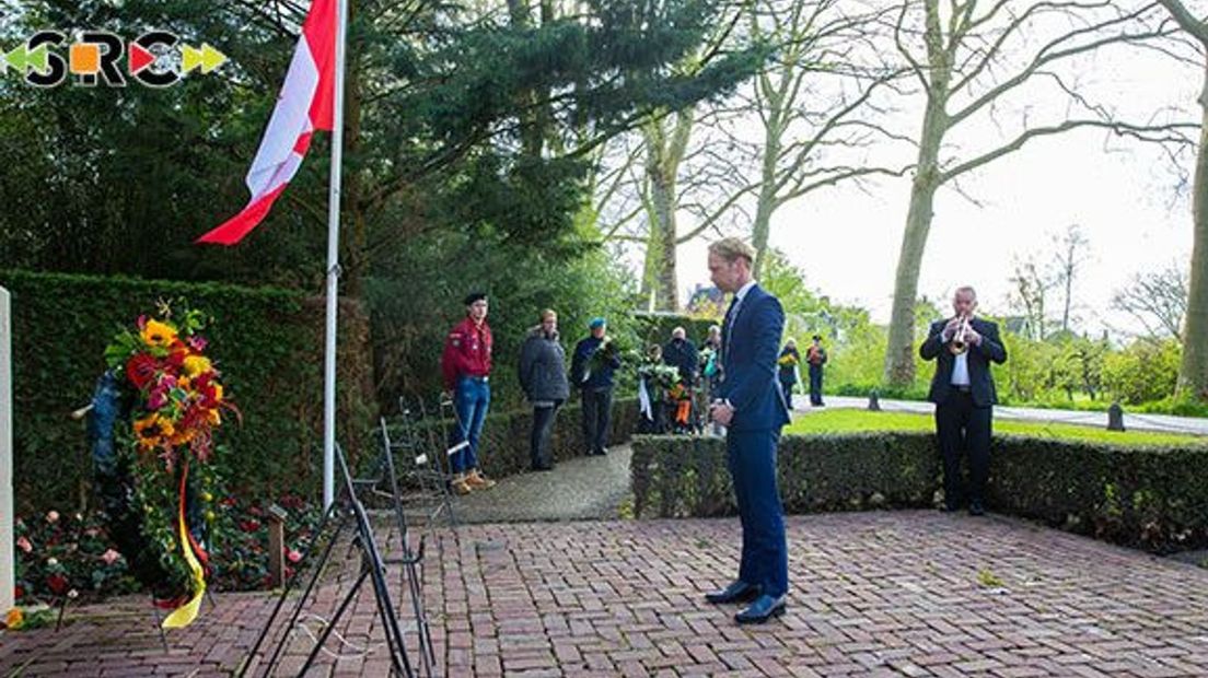 Dodenherdenking in Culemborg: bloemen en kransen bij monumenten