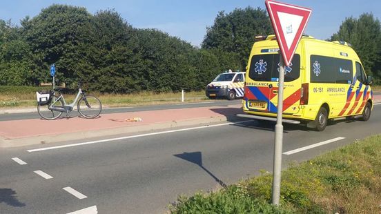 Fietsster gewond na aanrijding bij Velswijk. Fietsster gewond na aanrijding bij Velswijk.