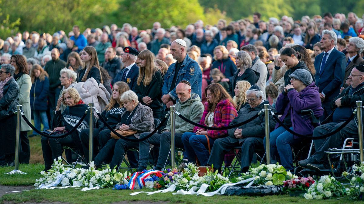Eerste regenboogkrans gelegd tijdens nationale herdenking Kamp Westerbork
