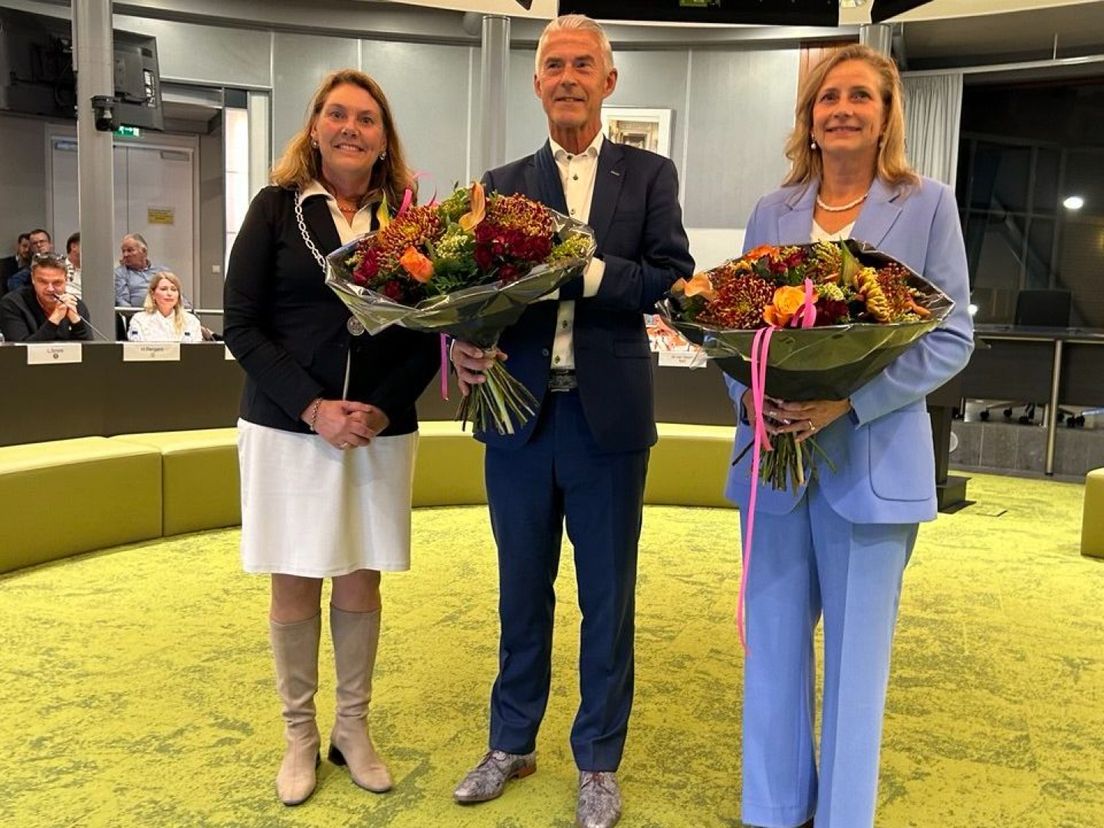 De tijdelijke wethouders Lia de Waard-Oudesluijs en Huub van Oorschot.