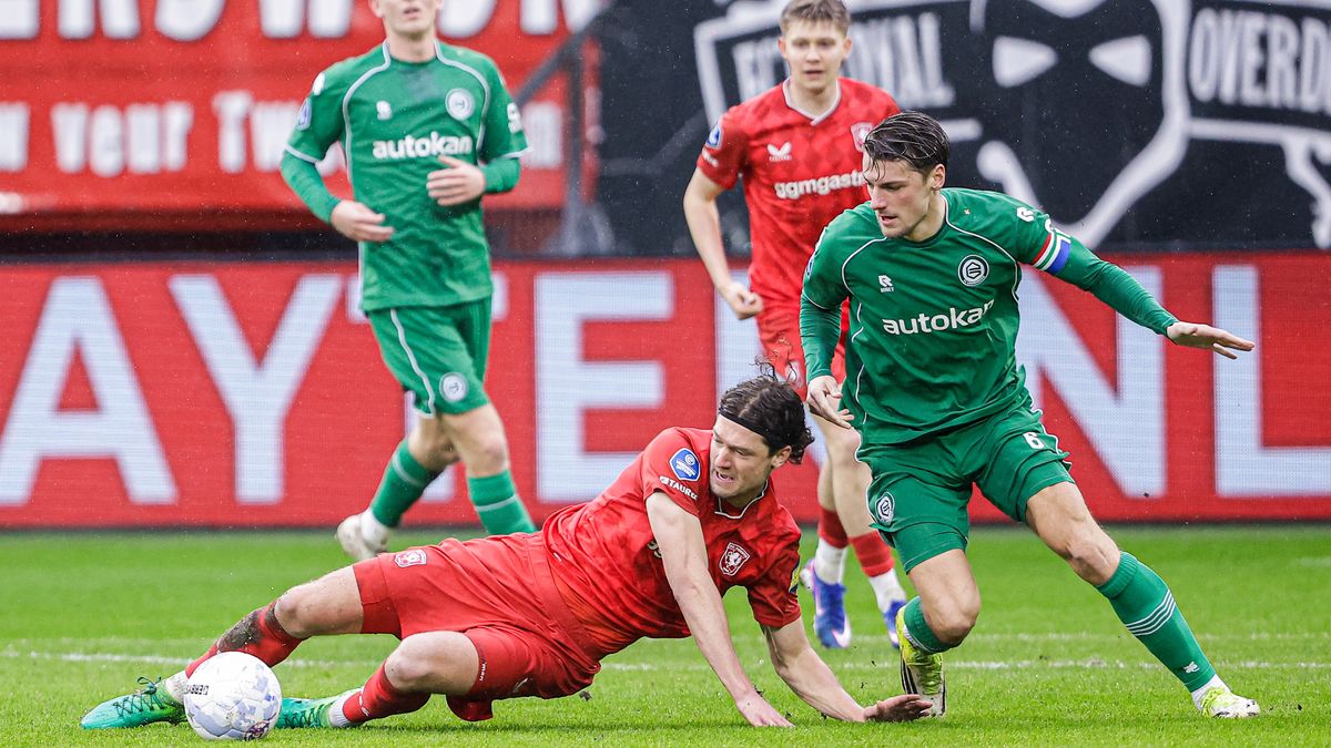 Live: FC Twente en FC Groningen in kletsnatte Grolsch Veste nog in evenwicht