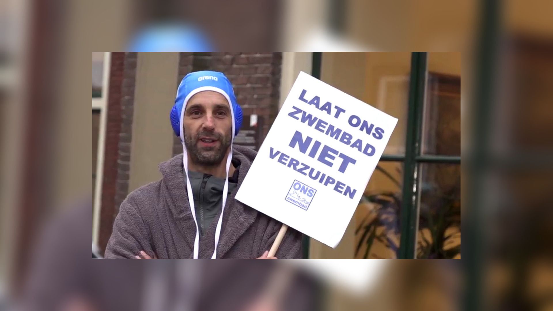 Protest voor het behoud van het zwembad in Bolsward