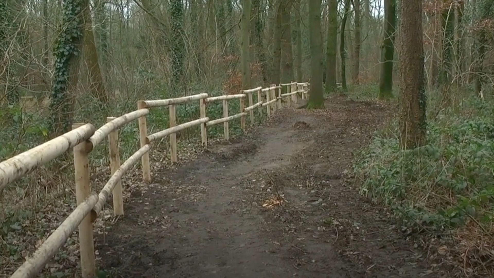In natuurgebied Bekendelle worden wandelaars langs hekken geleid