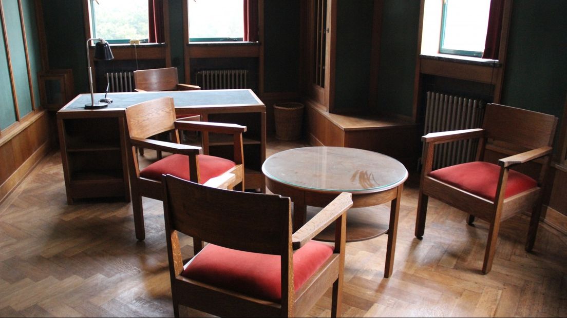 De kamer van de burgemeester is al wel gerestaureerd