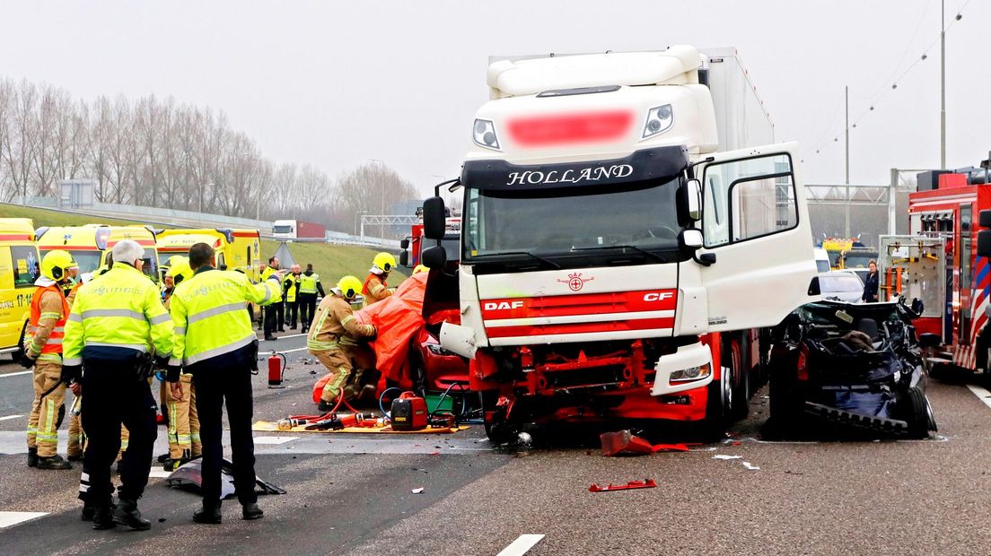 Het ongeluk gebeurde op de A16 bij Ridderkerk