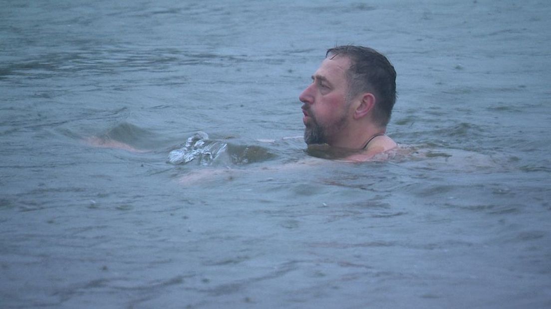 Je lichaam krijgt een stressprikkel door winterzwemmen