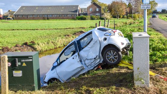 Hoogbejaarde automobilist overleden na botsing met vrachtwagen in Giessenburg. Hoogbejaarde automobilist overleden na botsing met vrachtwagen in Giessenburg.
