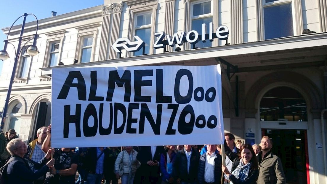 Protest medewerkers rechtbank Almelo in Zwolle