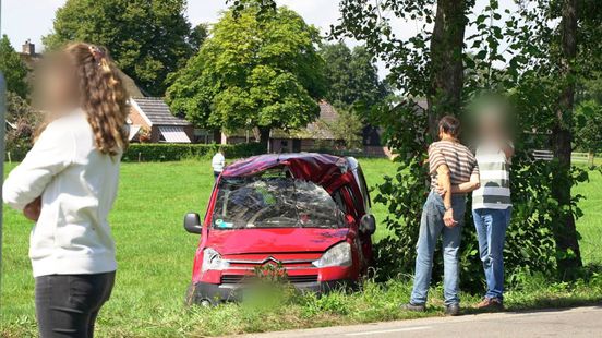 Gewonde na aanrijding • file door ongeluk A1. Gewonde na aanrijding • file door ongeluk A1.