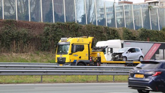 Lange files in de provincie door meerdere ongelukken. Lange files in de provincie door meerdere ongelukken.