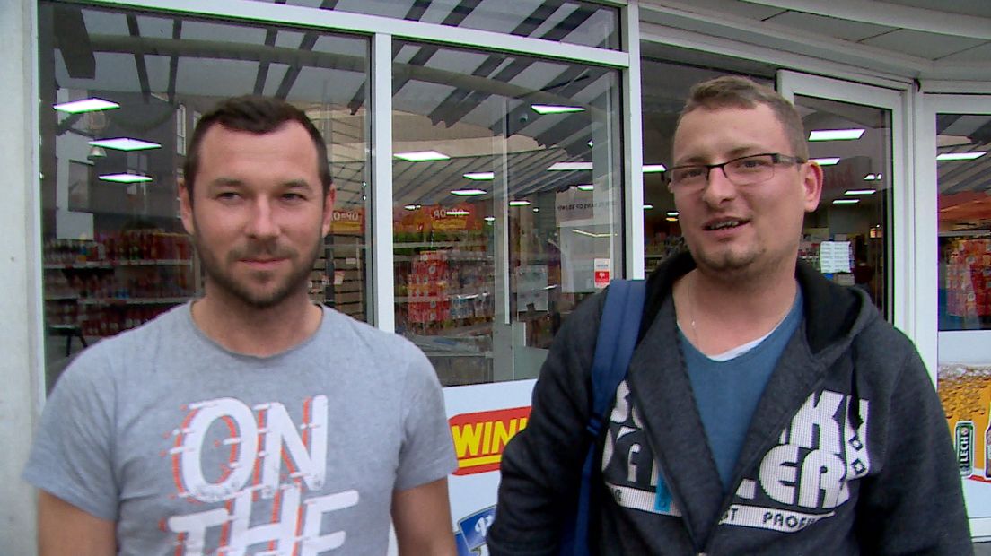 Twee arbeidsmigranten uit Polen die bij Dow werken en wonen in Sas van Gent.