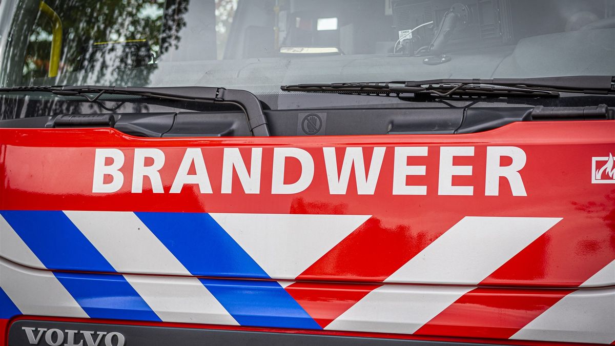 Brandweer vindt gaslek bij autobedrijf Tholen waar brand woedde