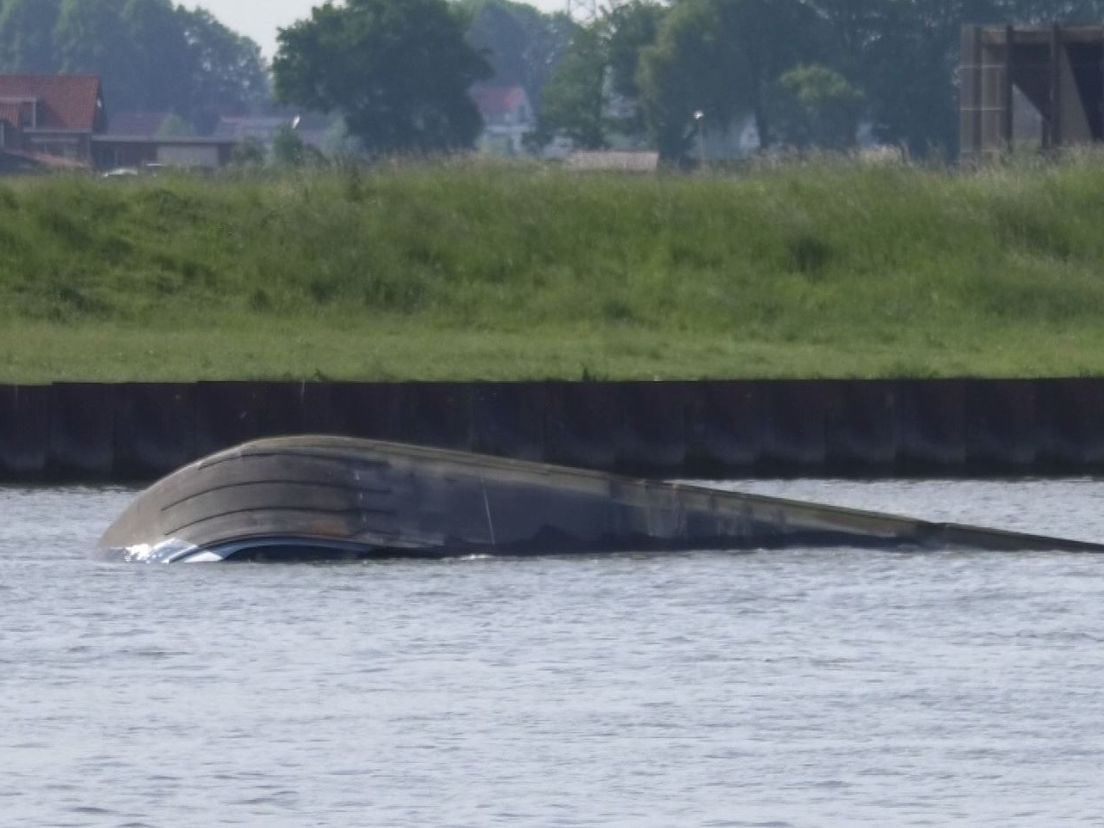 Een binnenvaartschip is gezonken