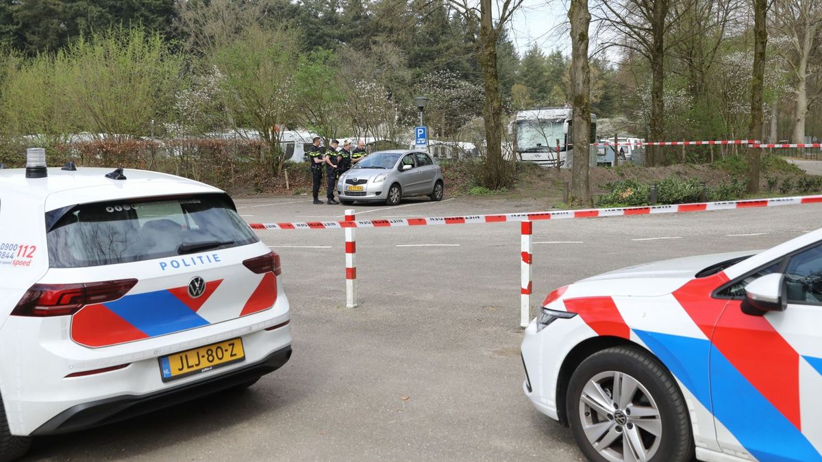 Recherche doet onderzoek bij kampeerterrein tussen Baarn en Lage Vuursche