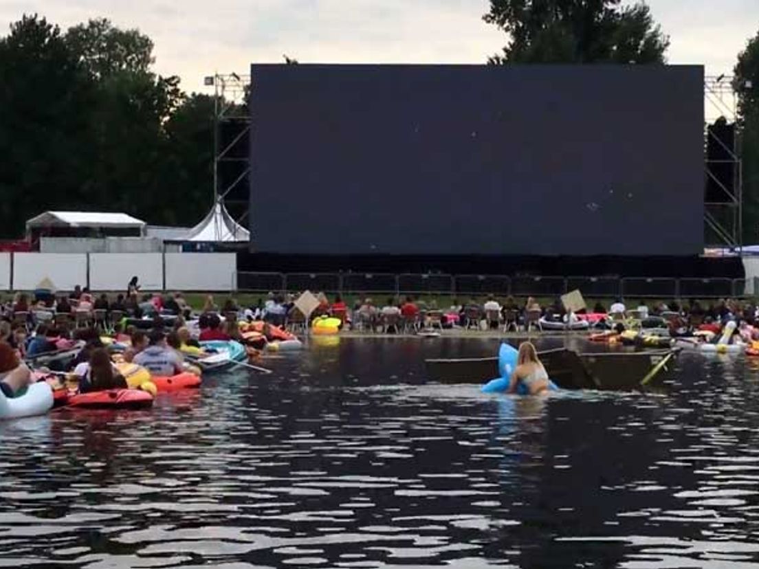 De film Jaws werd in 1975 gemaakt door Steven Spielberg