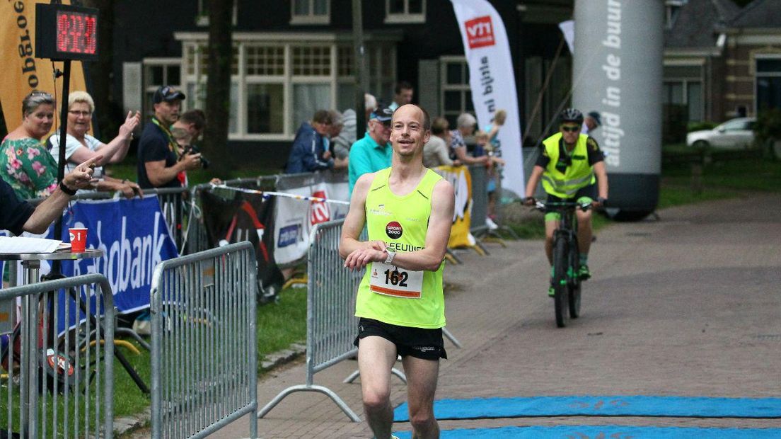 Olfert Molenhuis uit Assen is de snelste tijdens de Run van Gieten (Rechten: Van Oost Media)