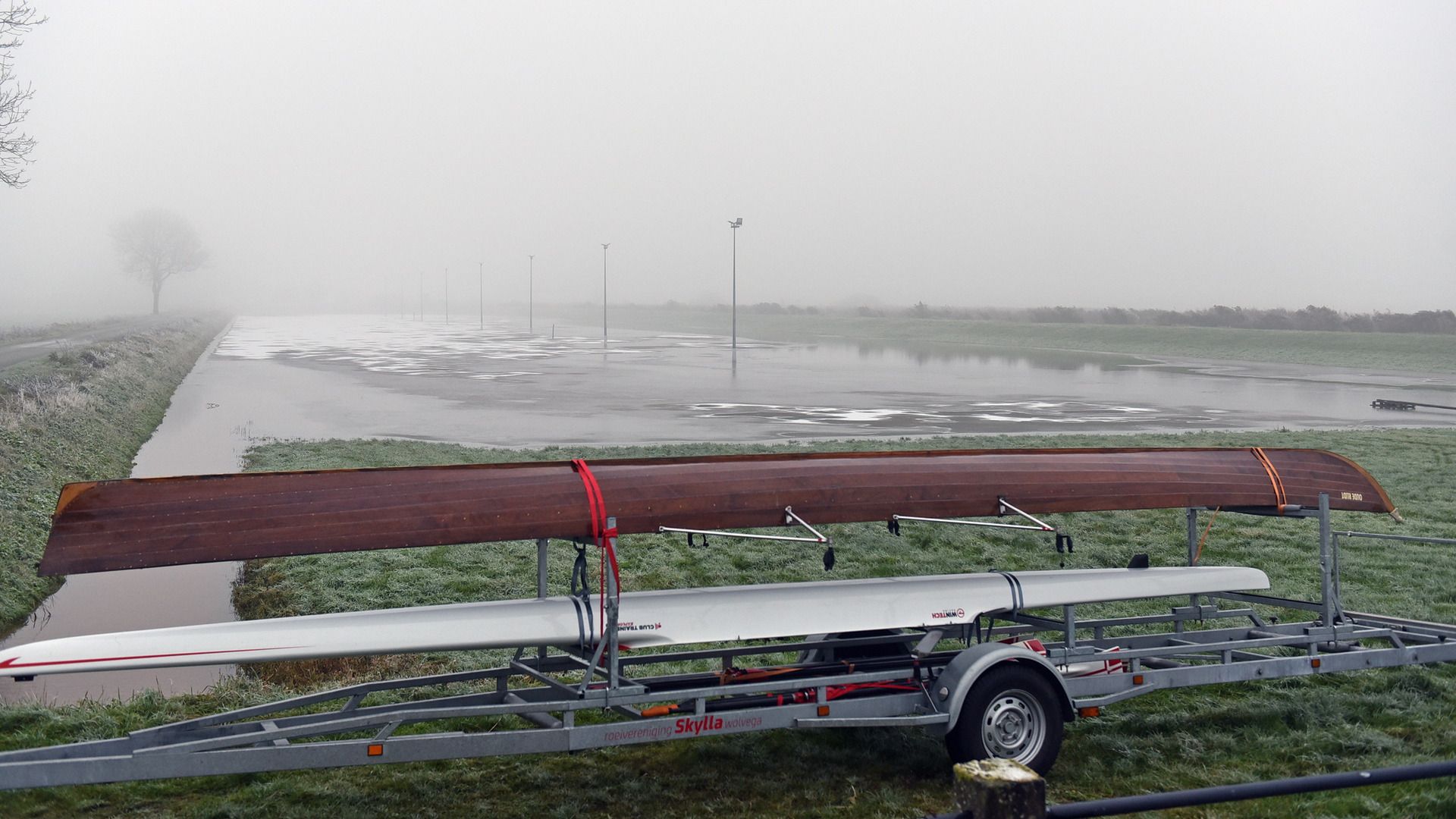 In laachje iis op de iisbaan fan Nijlemmer, dus gjin plak om te roeien