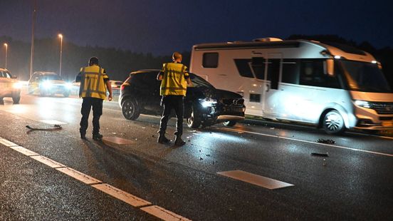 Botsing op snelweg • fietser vlucht. Botsing op snelweg • fietser vlucht.
