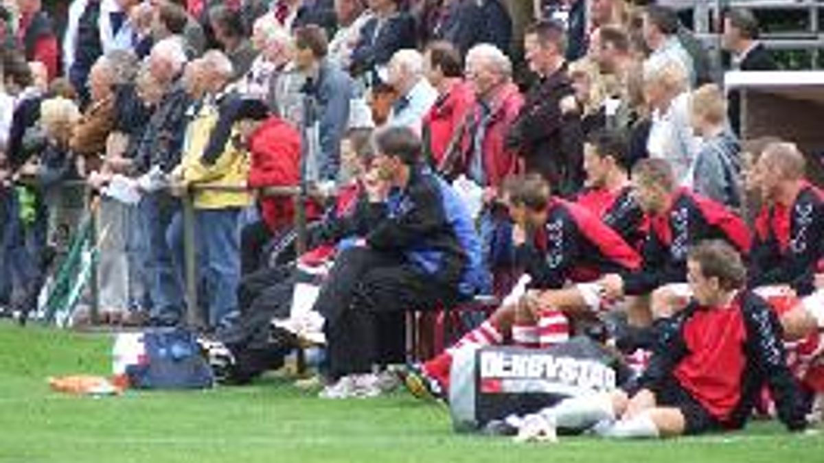 Emmen scoort negen keer tegen Bargeres