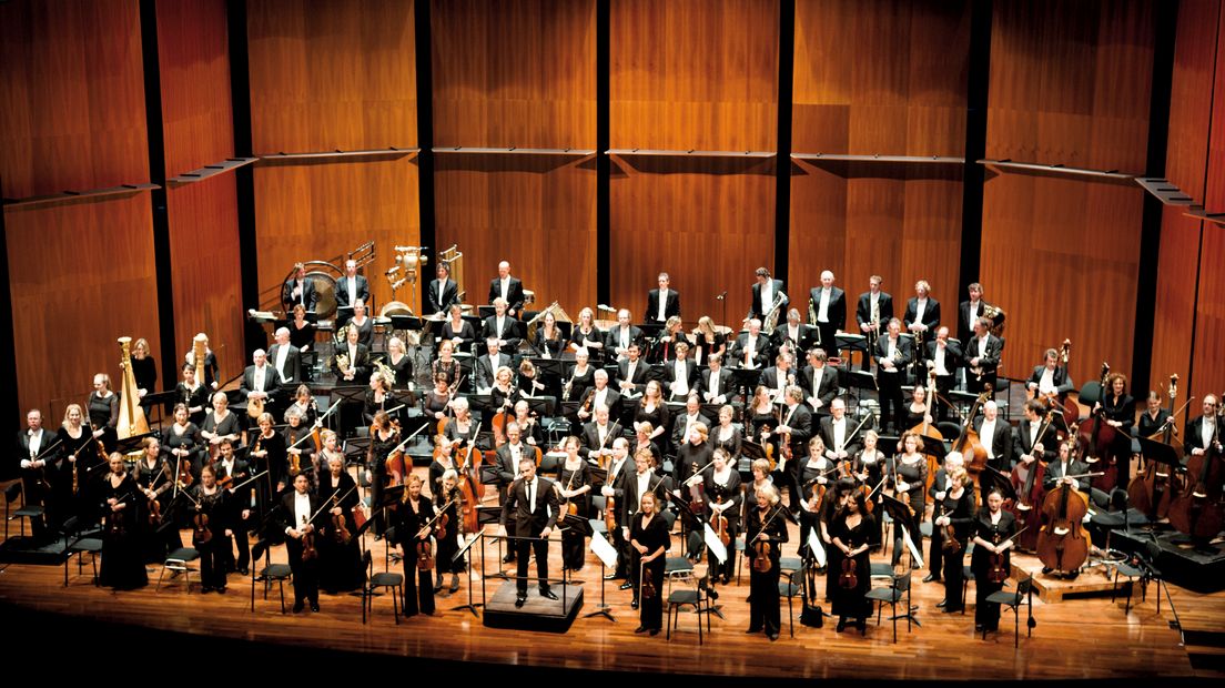 Altviolist Peter van Praagh uit Oosterbeek is al meer dan 28 jaar verbonden aan Het Gelders Orkest (HGO). Hij staat niet vol in de spotlights, maar is een van die noeste werkers die het orkest kleur geven.