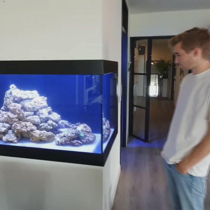 Aquarium handelaar Bjorn Schuiling opent nieuwe zaak Aquadeco in Almelo