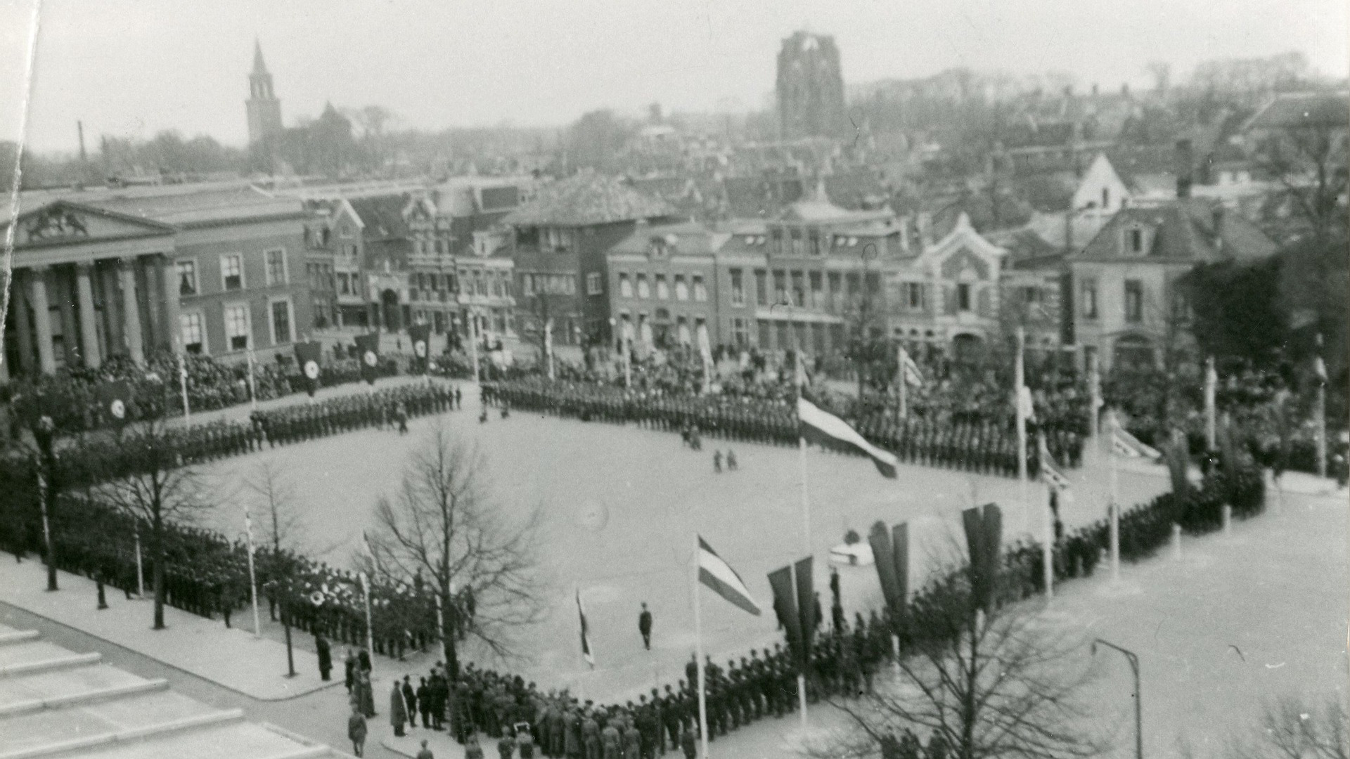 Een parade van de Nederlandse Arbeidsdienst (NAD) op het Zaailand