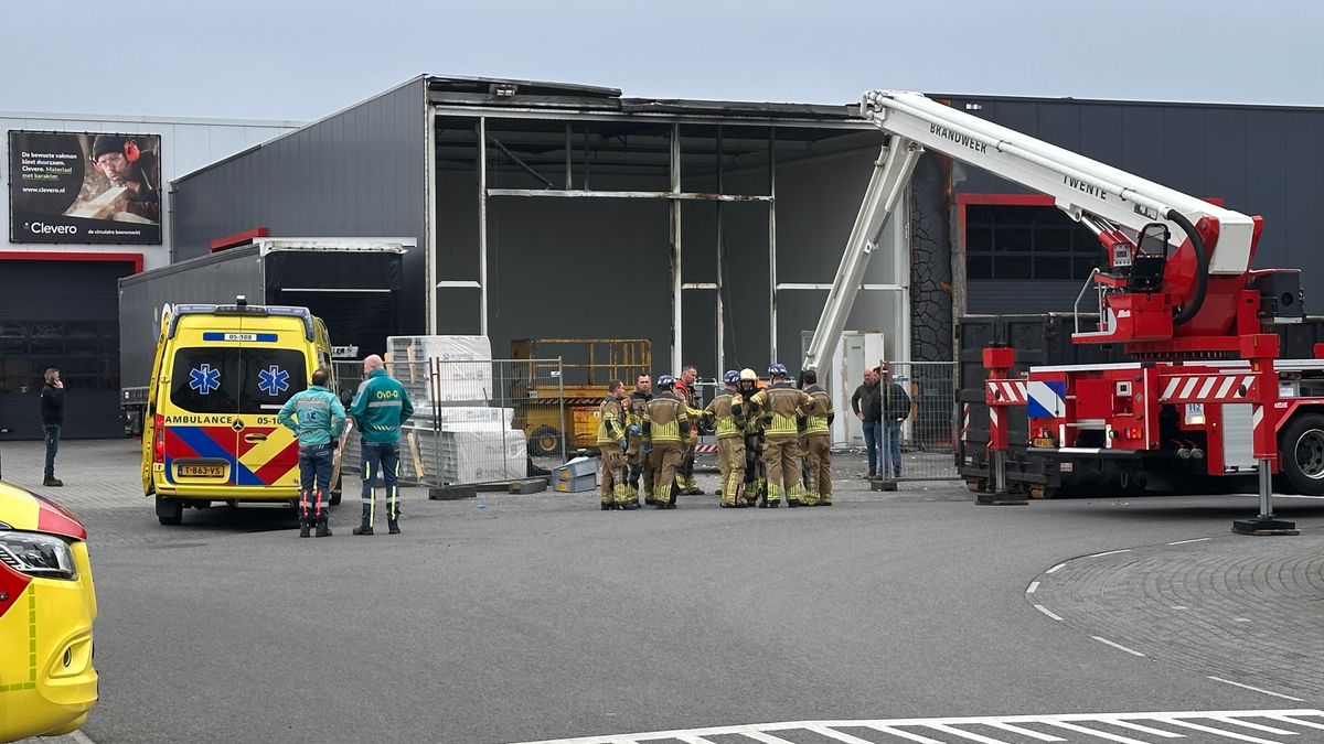 112 Nieuws: Politie zoekt getuigen inbraak juwelier Zwolle | Monteur ernstig gewond in Rijssen
