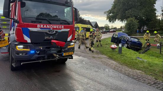 Bestuurder bekneld bij ongeval in Kootwijkerbroek. Bestuurder bekneld bij ongeval in Kootwijkerbroek.