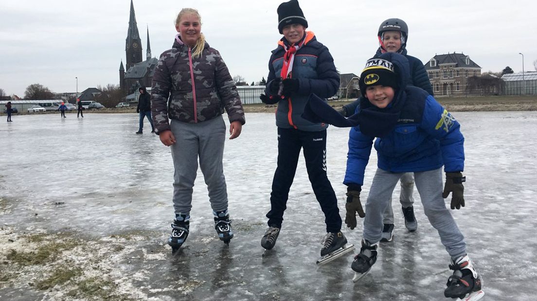 Kids op de ijsbaan in Poeldijk 